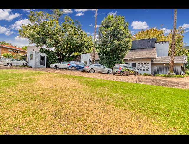 600M² OFFICE FOR SALE IN BRYANSTON